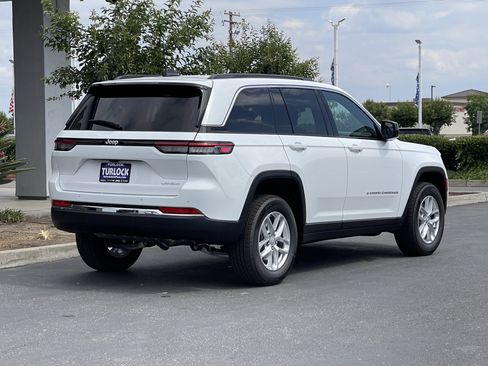New 2026 Jeep Grand Cherokee Laredo RWD image 7