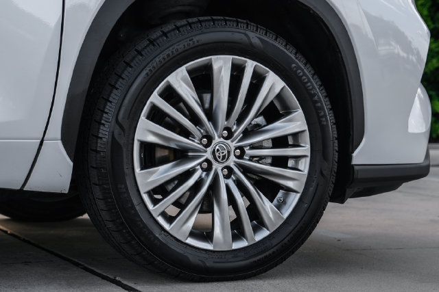 Used 2023 Toyota Highlander Platinum FWD image 66