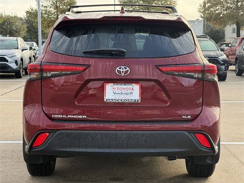 Certified 2023 Toyota Highlander XLE image 5