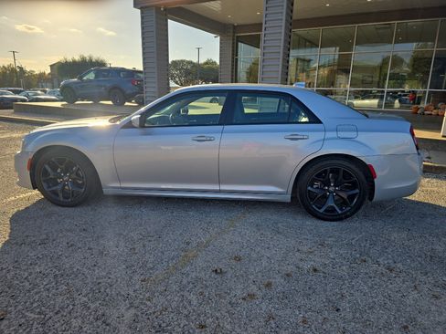 Used 2022 Chrysler 300 Touring L w/ Comfort Group image 8