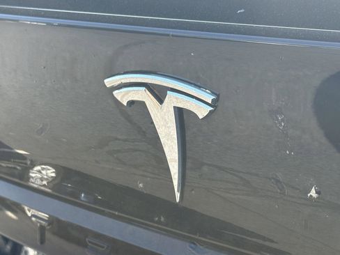 Used 2023 Tesla Model X image 10