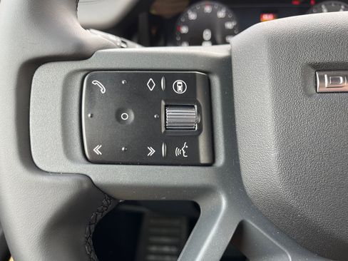 Used 2026 Land Rover Defender 110 X-Dynamic SE AWD/4WD image 16