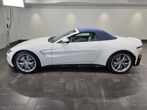 Used 2021 Aston Martin V8 Vantage Roadster image 25