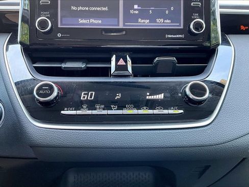 Used 2021 Toyota Corolla LE w/ LE Convenience Package FWD image 17