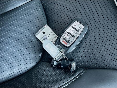 New 2026 Chrysler Pacifica Limited w/ Uconnect Theater Family Group image 20