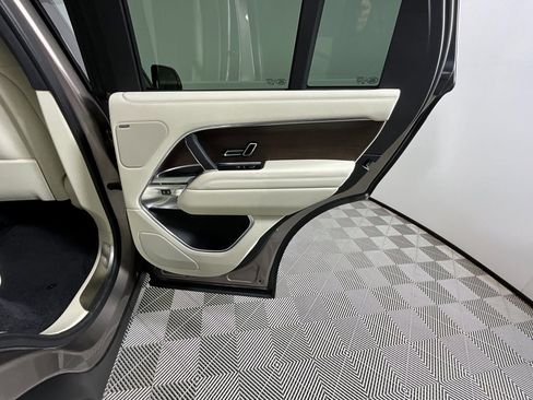 Certified 2023 Land Rover Range Rover SE image 24