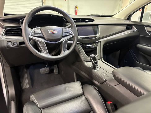 Used 2017 Cadillac XT5 Luxury w/ Driver Awareness Package FWD image 28