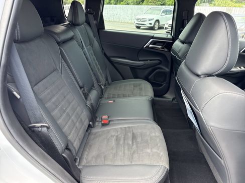 Used 2023 Mitsubishi Outlander SE AWD/4WD image 30