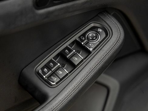 Certified 2024 Porsche Macan AWD/4WD image 20