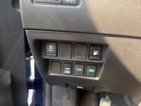 Used 2018 Nissan Rogue S AWD/4WD image 23