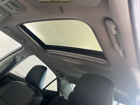 Used 2018 Toyota Corolla XLE FWD image 76
