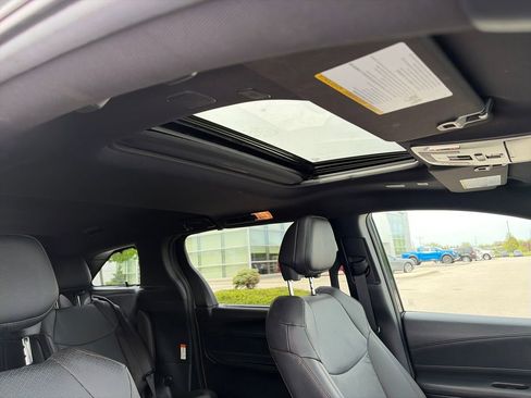 Used 2025 Toyota Sienna Platinum AWD/4WD image 16