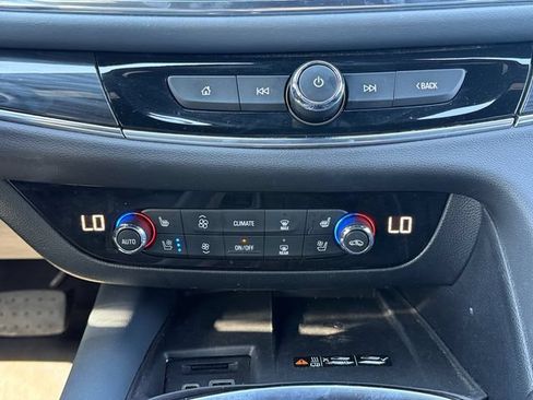 Used 2024 Buick Enclave Premium AWD/4WD image 17