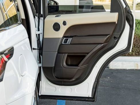 Used 2018 Land Rover Range Rover Sport HSE image 25