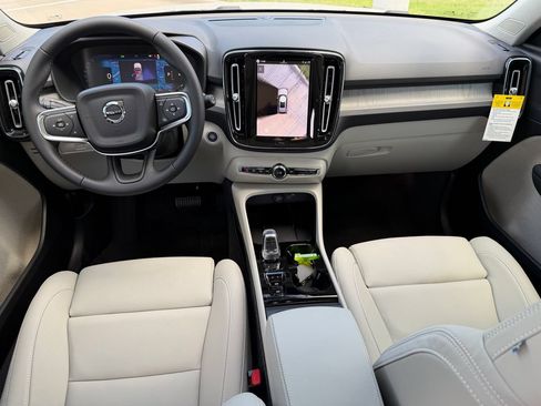 New 2026 Volvo XC40 B4 Plus w/ Protection Package Premier FWD image 9