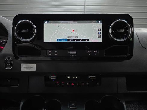 Used 2023 Mercedes-Benz Sprinter 3500 image 25