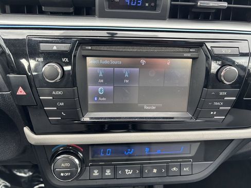 Used 2015 Toyota Corolla LE image 19