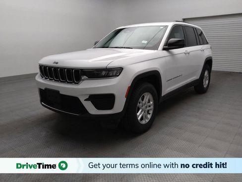 Used 2024 Jeep Grand Cherokee Laredo RWD image 1