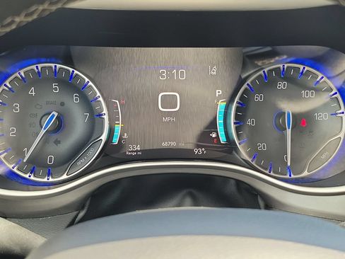 Used 2024 Chrysler Pacifica Touring-L FWD image 24