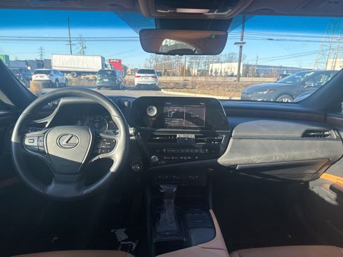 Used 2022 Lexus ES 350 w/ Premium Package image 17