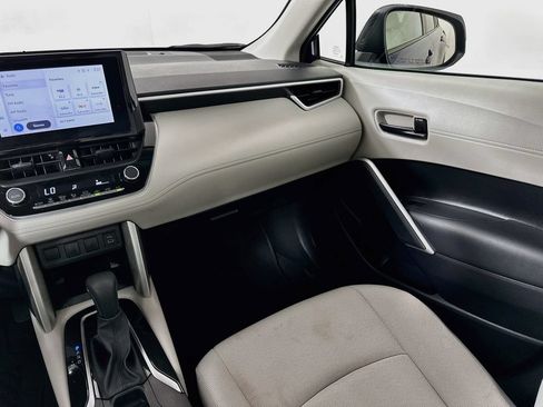 Used 2025 Toyota Corolla Cross LE FWD image 22