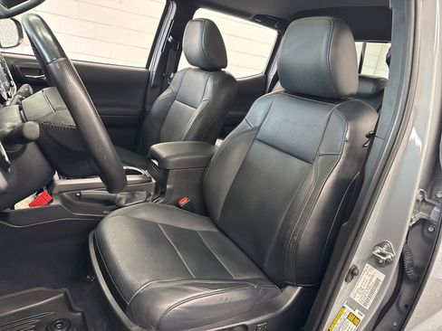 Used 2021 Toyota Tacoma TRD Sport w/ TRD Premium Sport Package AWD/4WD image 15