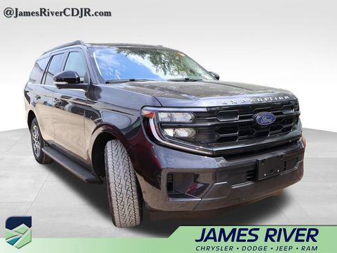 Used 2025 Ford Expedition Active AWD/4WD image 12