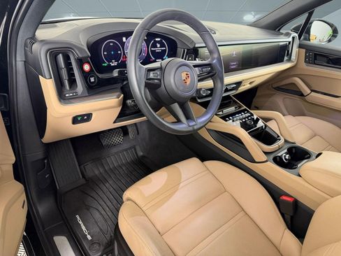 Used 2025 Porsche Cayenne AWD/4WD image 23
