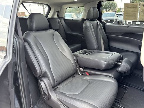 Used 2026 Kia Carnival SX Prestige FWD image 25