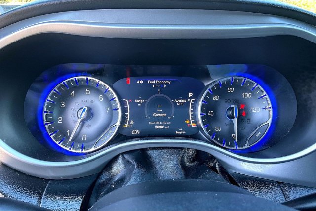 Used 2025 Chrysler Pacifica Select FWD image 13