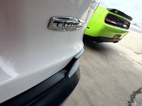 Used 2019 Jeep Cherokee Latitude w/ Popular Appearance Group image 19