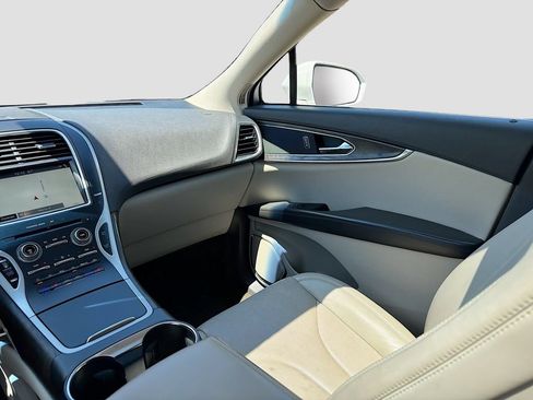Used 2016 Lincoln MKX Reserve w/ Climate Package AWD/4WD image 26