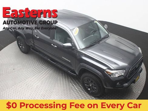 Used 2020 Toyota Tacoma SR5 AWD/4WD image 3