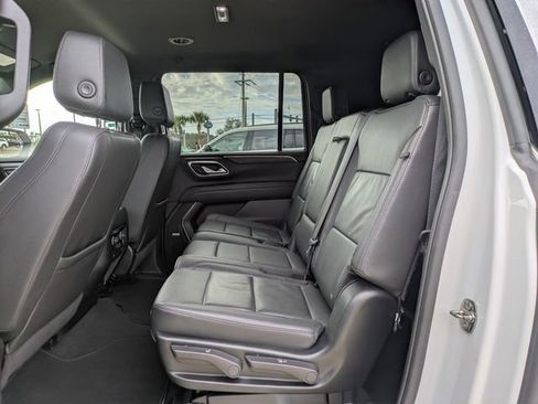 Used 2024 Chevrolet Suburban LT RWD image 16
