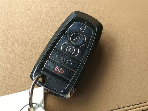 Used 2020 Lincoln Corsair Reserve image 30