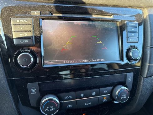 Used 2019 Nissan Rogue SV image 8