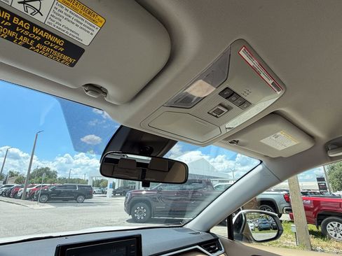 Used 2019 Toyota RAV4 LE FWD image 30