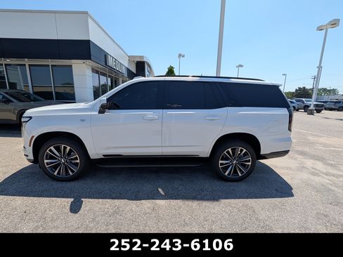 Used 2025 Cadillac Escalade Sport AWD/4WD image 8