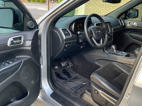 Used 2017 Jeep Grand Cherokee Altitude RWD image 9