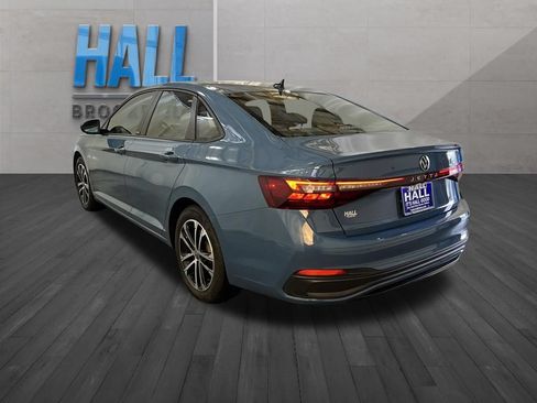 Certified 2025 Volkswagen Jetta Sport FWD image 4