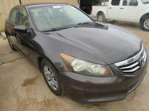 Used 2011 Honda Accord LX-P image 3