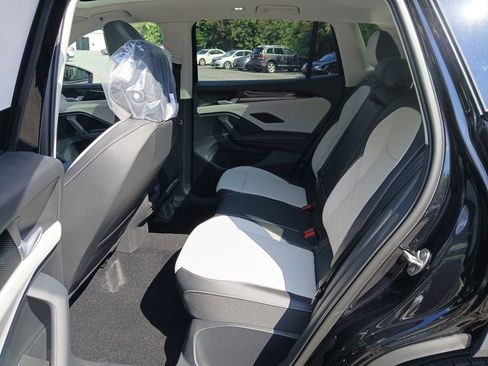 New 2025 Volkswagen Tiguan SE image 24