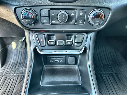 Certified 2018 GMC Terrain SLE w/ Driver Convenience Package image 16