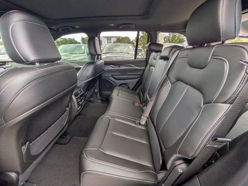 New 2025 Jeep Grand Cherokee Limited w/ Black Appearance Package image 12