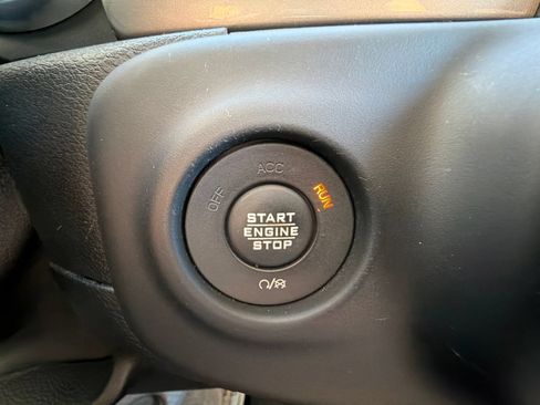 Used 2020 Jeep Gladiator Overland AWD/4WD image 16