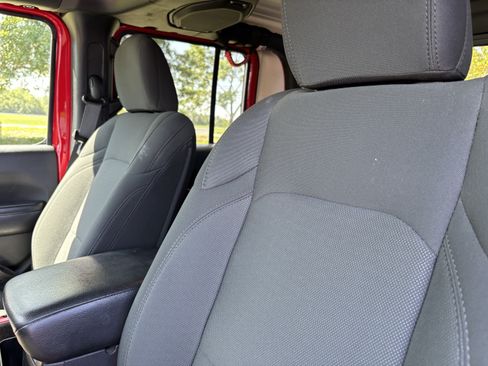 Used 2021 Jeep Gladiator Sport AWD/4WD image 17