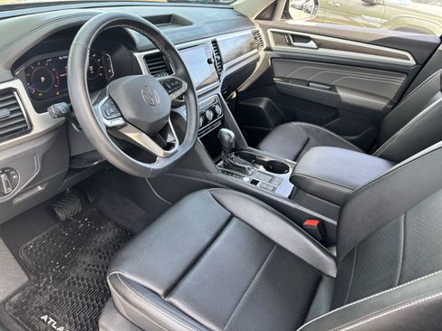 Certified 2022 Volkswagen Atlas SE w/ Panoramic Sunroof Package image 17