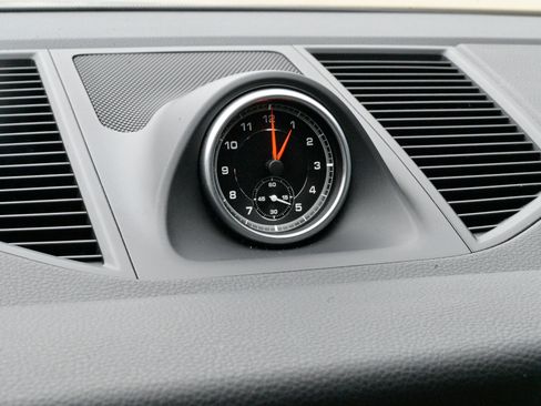 Used 2020 Porsche Macan image 24