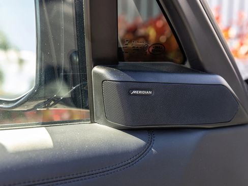 Used 2025 Land Rover Range Rover Long Wheelbase SE image 28