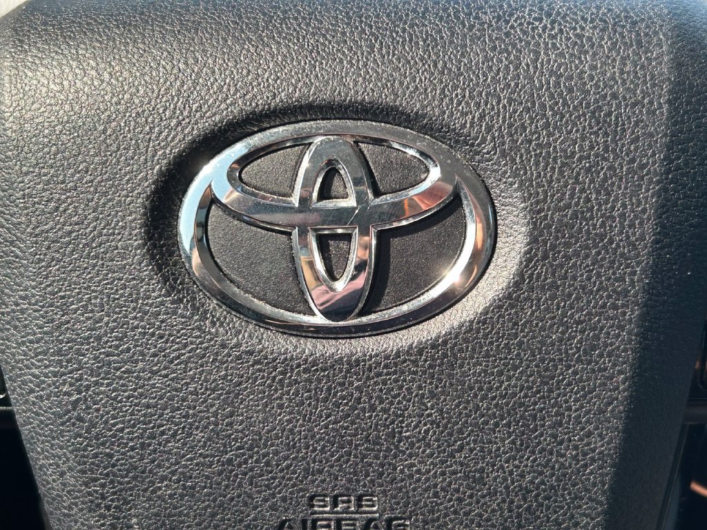 Used 2020 Toyota Prius XLE FWD image 33
